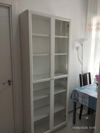 Vitrina Ikea Blanca con Puertas de Cristal