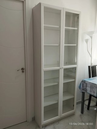 Vitrina Ikea Blanca con Puertas de Cristal