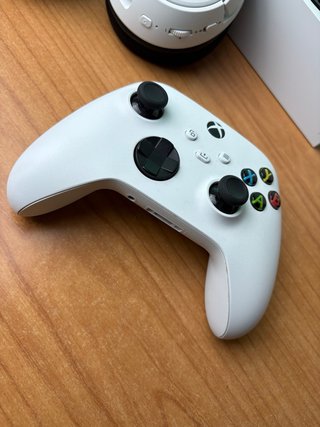 Xbox Series S + Auriculares Razer Kaira