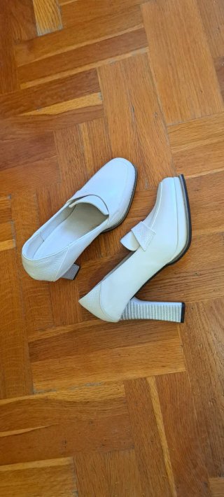 Mocasines blancos de tacón