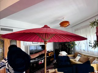 Sombrilla oriental roja bambú y papel en encerado