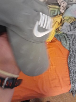 Gorra Nike Gris con Logo Repetido