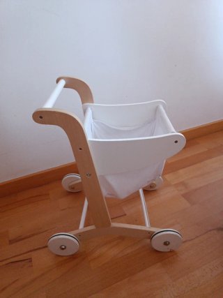 Carrito de madera para jugar