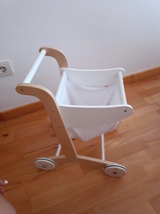 Carrito de madera para jugar