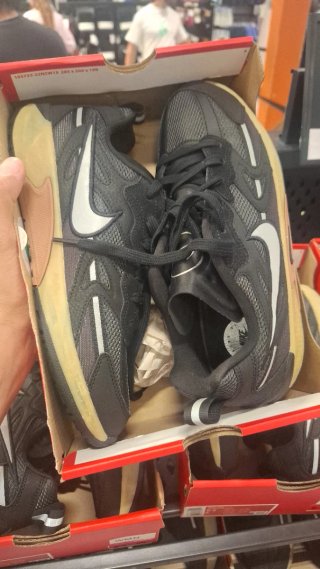 Zapatillas Nike Negras y Beige
