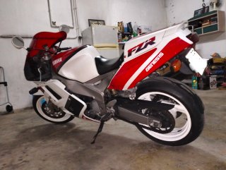 Yamaha FZR 1000 EXUP 1992 Roja y Blanca