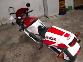 Yamaha FZR 1000 EXUP 1992 Roja y Blanca