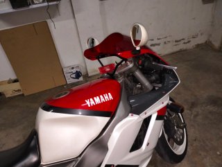 Yamaha FZR 1000 EXUP 1992 Roja y Blanca