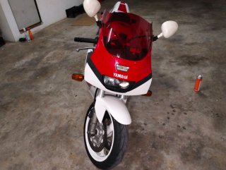 Yamaha FZR 1000 EXUP 1992 Roja y Blanca