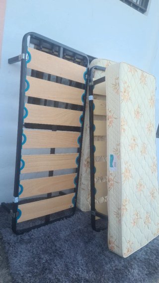 Base de cama y colchones de 80 .190
