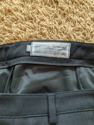 Pantalón de pinzas de Bandas Rojas