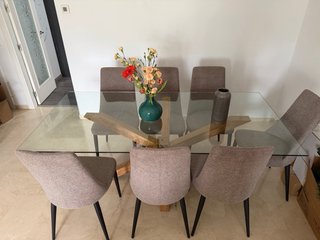 Mesa Comedor Cristal y 8 Sillas Tapizadas