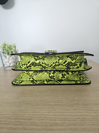 Bolso efecto piel ZARA verde y negro