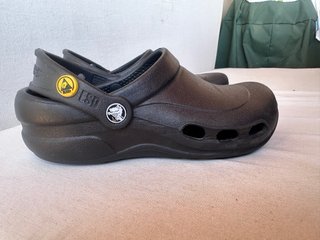 Crocs negros talla 37-38