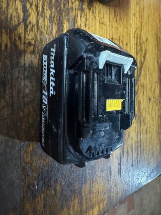 Cargador Makita DC18RC + 2 Baterías
