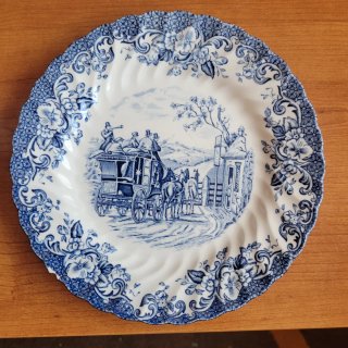 Jarra y plato azul y blanco