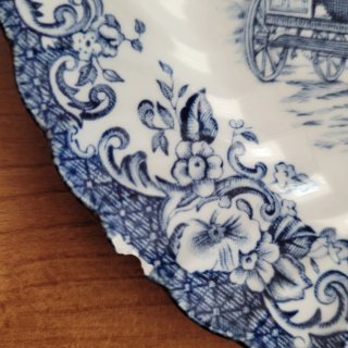 Jarra y plato azul y blanco