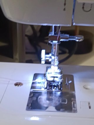 Macchina da cucire MXD bianca