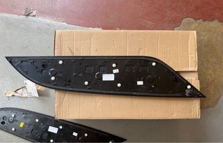 Juego molduras laterales originales Land Rover Def