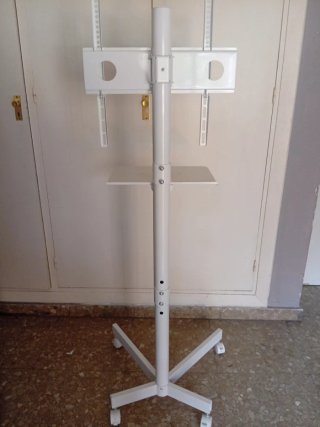 Soporte TV con ruedas Bonntec