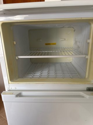 Nevera Beko con congelador