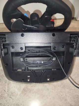 Volante Logitech G29 con Pedales en su caja