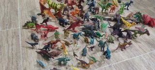 Lote de dinosaurios de juguete