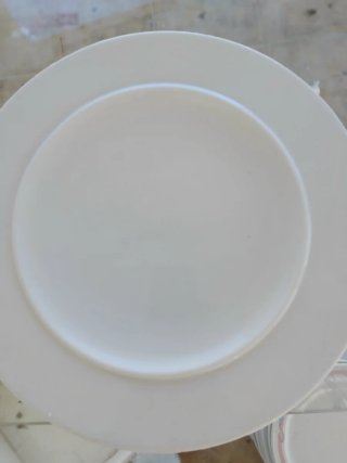 Vajilla de porcelana con borde rosa