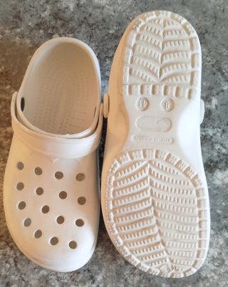 Zapatillas estilo Crocs blancas