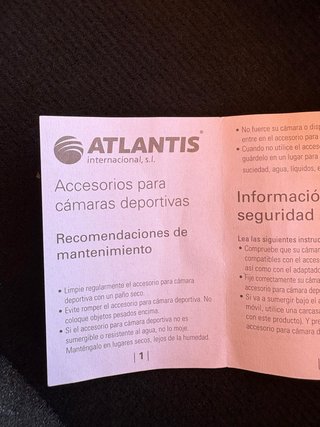 Maletín lleno de accesorios para cámara y movil
