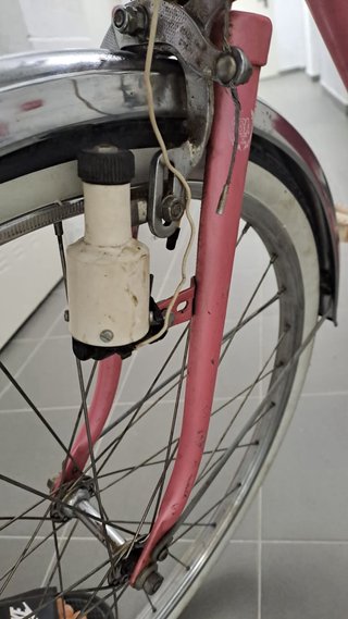 Bicicleta BH rosa con cesta
