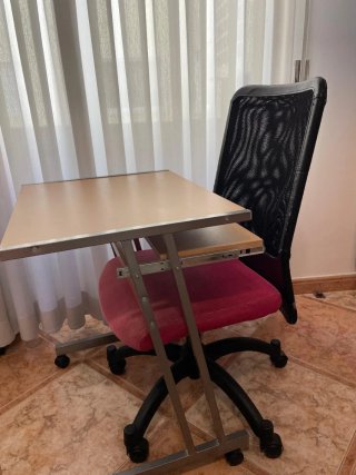 Escritorio con ruedas, regalo incluyo una silla