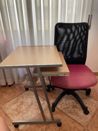 Escritorio con ruedas, regalo incluyo una silla