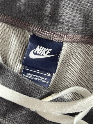 Pantalones deportivos Nike grises