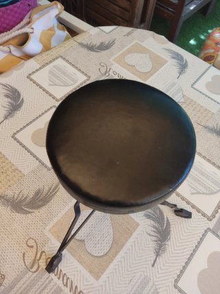 Taburete negro 30cm alto