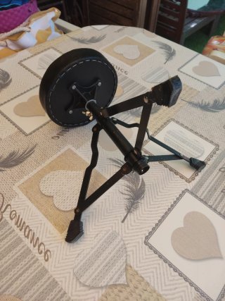 Taburete negro 30cm alto