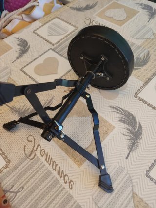Taburete negro 30cm alto