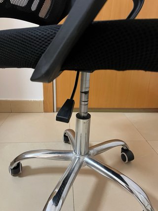 Silla de oficina ergonómica con ruedas