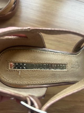 Tacones dorados talla 36