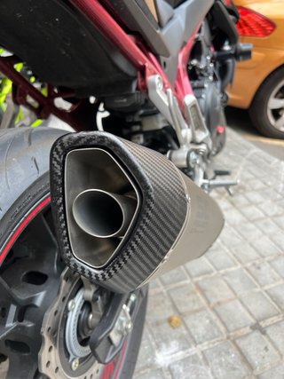 SC Project Honda Hornet 750 23-26. SC1R titanio