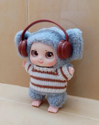 Muñeca Bebé Elefante con jersey y Auriculares