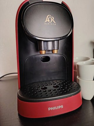 Cafetera LOR Philips Roja + Tazas