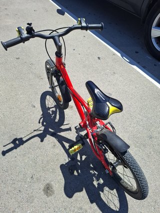 Bicicleta infantil roja