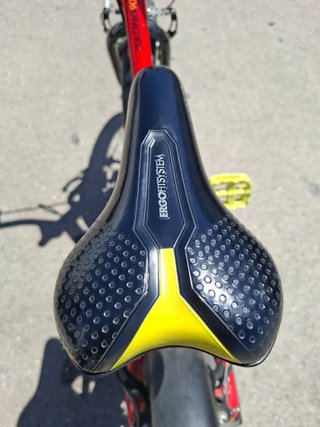 Bicicleta infantil roja