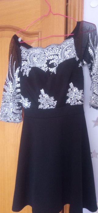 Vestido Negro con Lentejuelas Plateadas