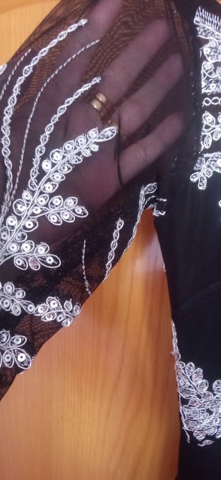 Vestido Negro con Lentejuelas Plateadas