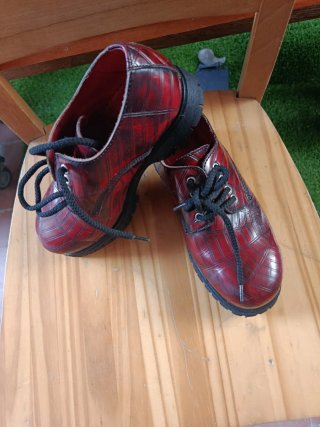 Zapatos de piel y bola de acero. 37.
