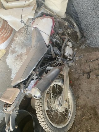 Moto Off-Road Gris para Piezas o Restaurar
