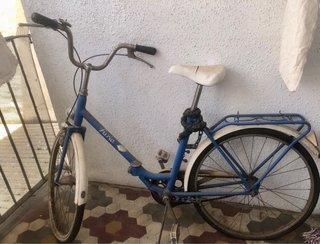Bicicleta de paseo azul