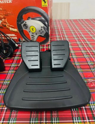 Volante Thrustmaster Ferrari Universal Challenge